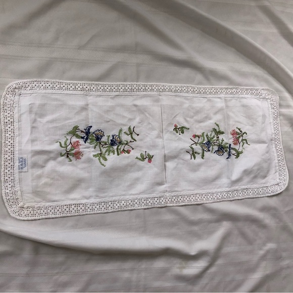 Vtg Jobelan Germany Embroidered Floral Table Runner - Picture 9 of 12